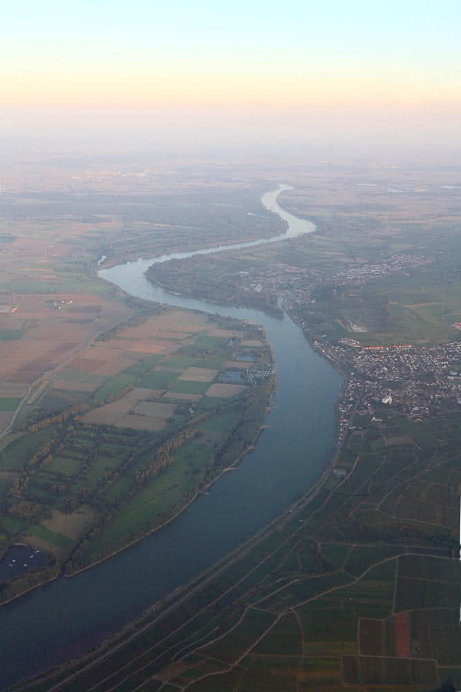 teilung des Ökosystems durch einen Fluss